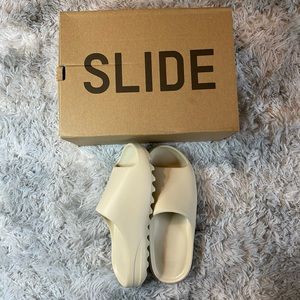 Yeezy Slides Bone